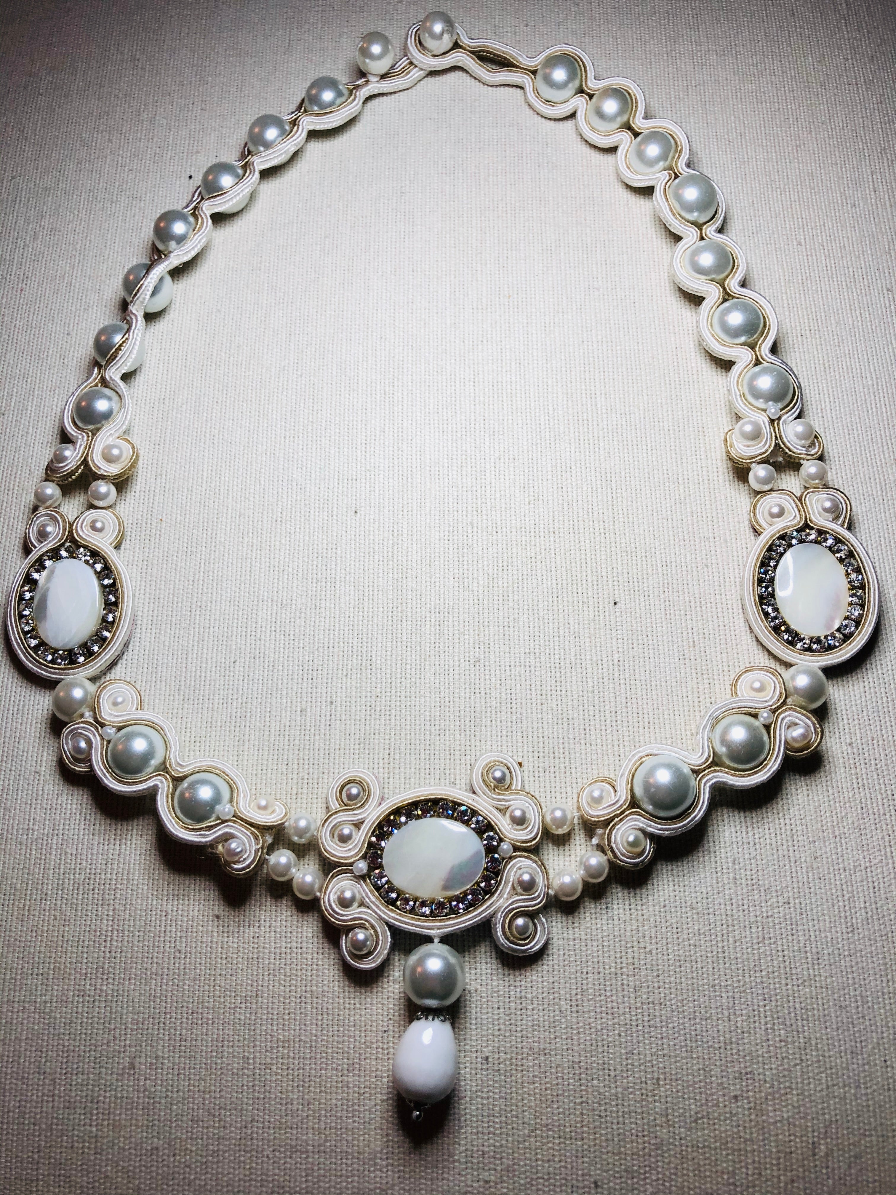 QUEEN NECKLACE