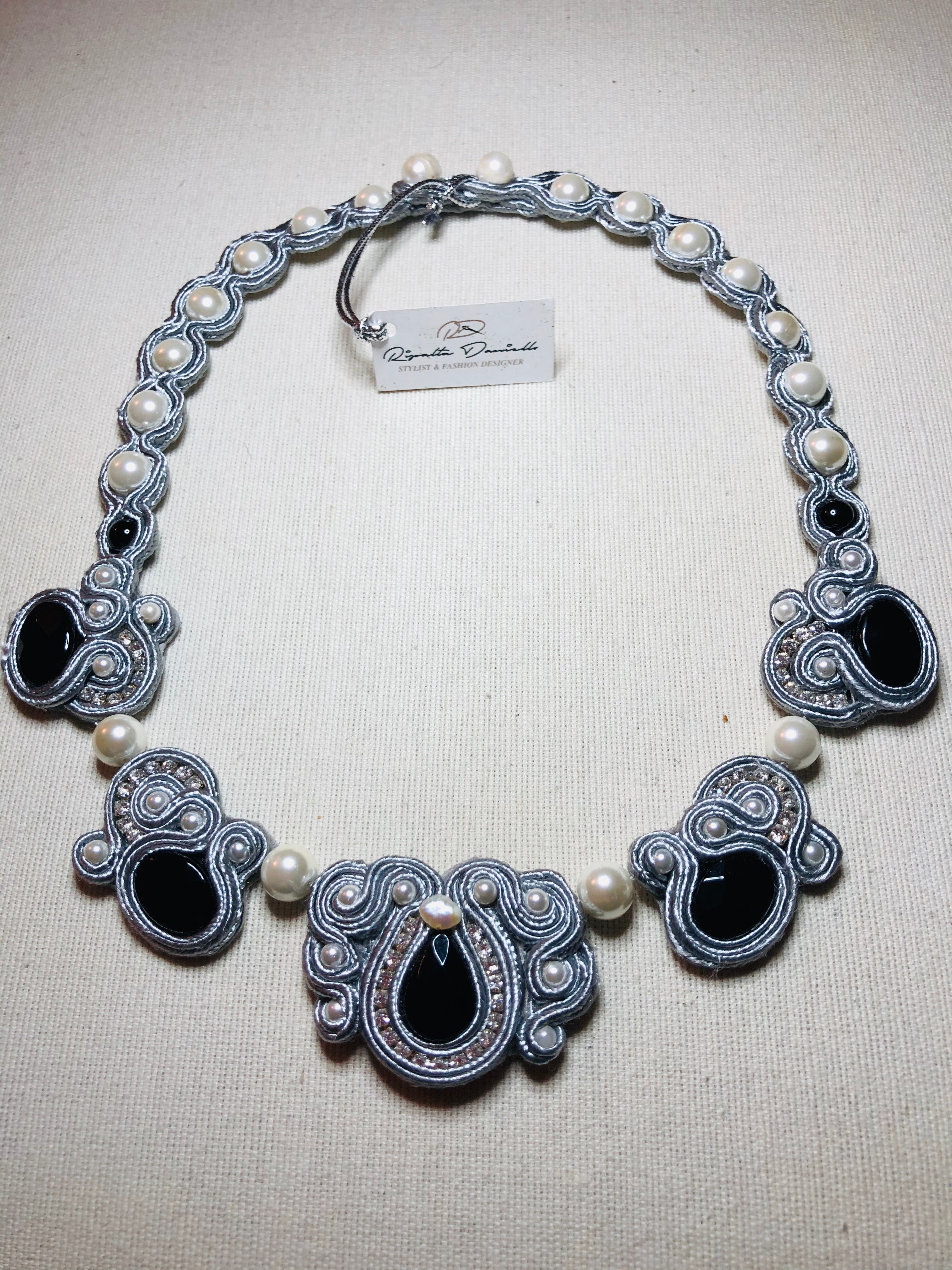 CAROL NECKLACE